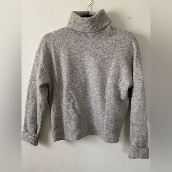 Gray H & M Turtleneck sweater - Picture 2 of 4
